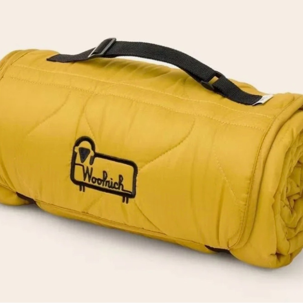 WOOLRICH NWT outdoor throw blanket -yellow/green -70x50